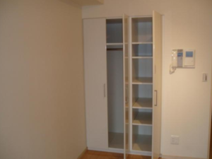 シェモア荻窪参番館405　居間クローゼット収納部分