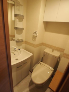 モン・シャトー中野　402　トイレと独立洗面台