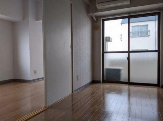  (居間)