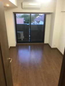 ルーブル中野新橋参番館　403　居間バルコニー窓