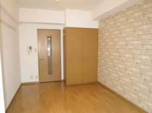 グランヴァン荻窪　402　居間クローゼット収納と室内ドア