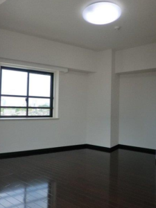 フェニックス新高円寺伍番館601　居間フローリング窓