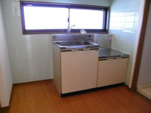 聖観ビル　301　キッチンと窓