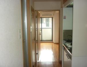 Jレジデンス中野403 玄関から居間への室内廊下