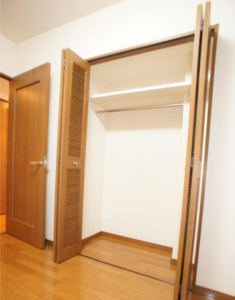 ファースト浅賀403 居間クローゼット収納部分