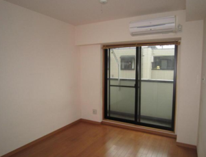 Jレジデンス中野403 居間バルコニー窓