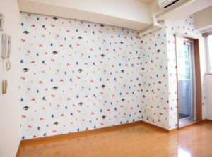 クロスロード荻窪 2階 居間アクセントクロスとバルコニードア