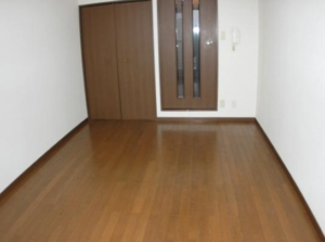 ヴェルビュ新中野1004 居間クローゼットと室内ドア