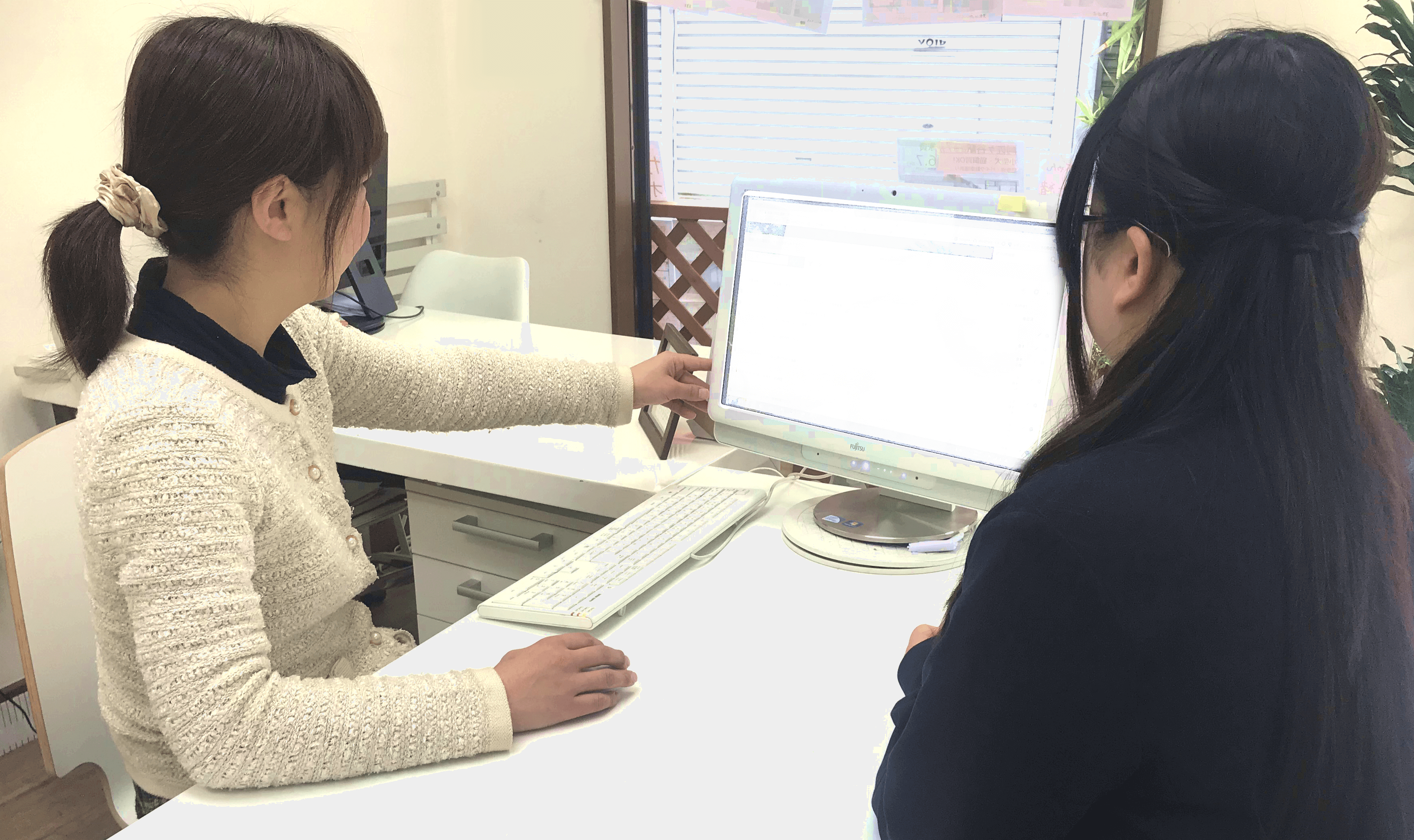 不動産屋接客風景