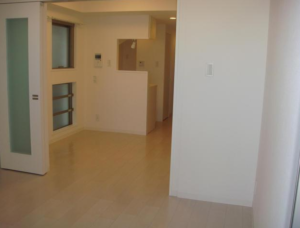 ビバリーホームズ荻窪Ⅱ４０５ 居間とキッチンスペース