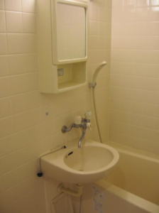 プラトリエ301 浴室バスタブと洗面台