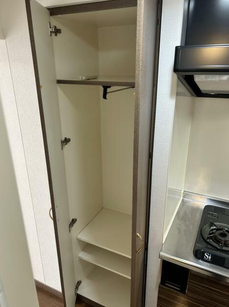 クローゼット (内装) クローゼット (内装)