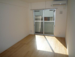 ガーデン荻窪201　居間バルコニー窓