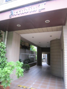 アルカディア中野Ⅲ　205　エントランス正面外観