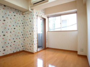 クロスロード荻窪 2階 居間バルコニードアと窓