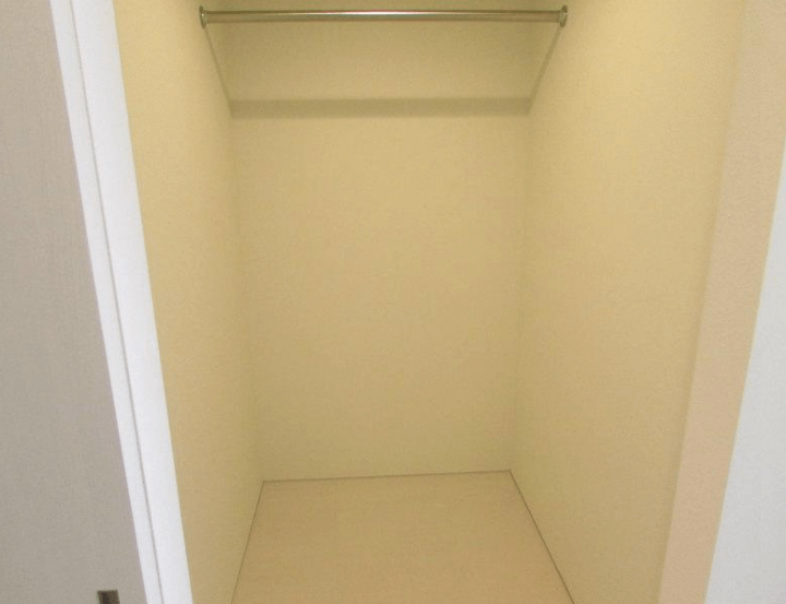 モナージュ401　クローゼット収納部分